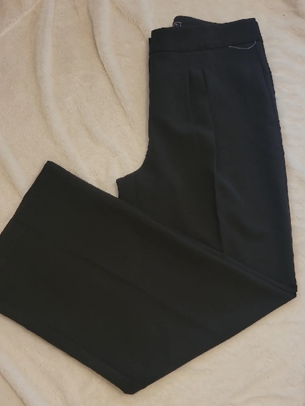 NYC Black Wide-Leg Pleated Pants - Picture 5 of 9